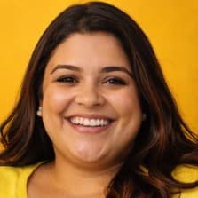 Colaborador usando a peça