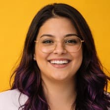 Colaborador usando a peça